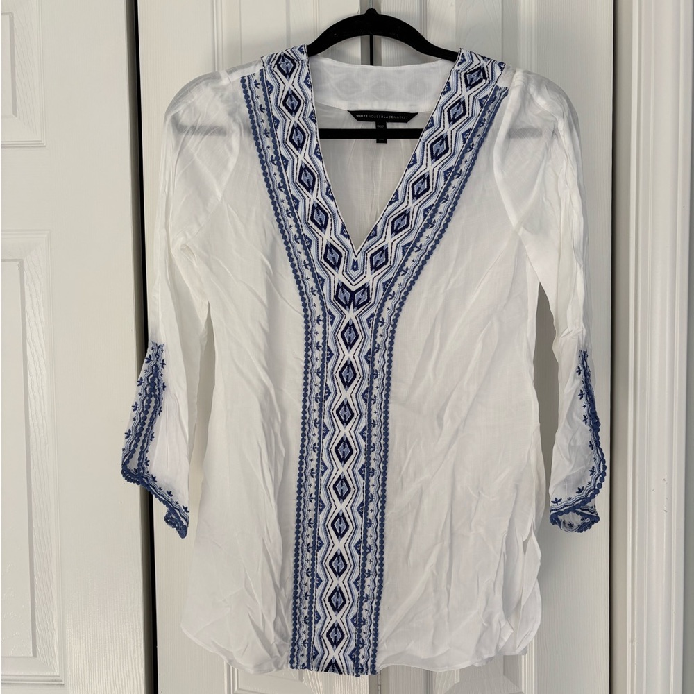 White House Black Market White and Blue Embroidered Tunic